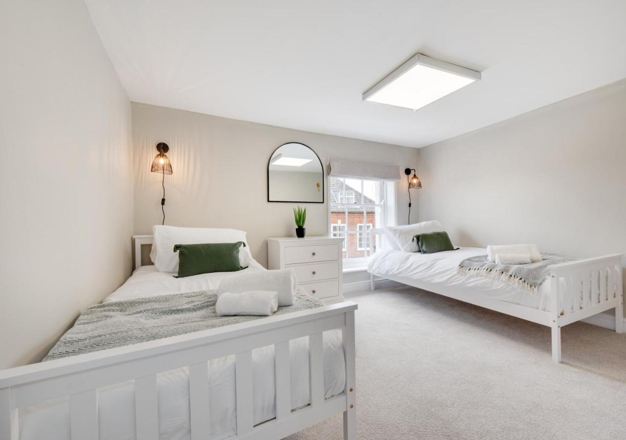 Owls Nest Apartment โฮลท์ ภายนอก รูปภาพ