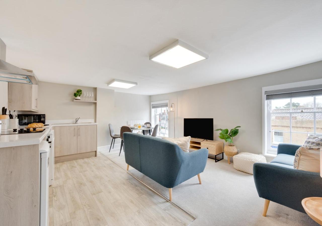 Owls Nest Apartment โฮลท์ ภายนอก รูปภาพ